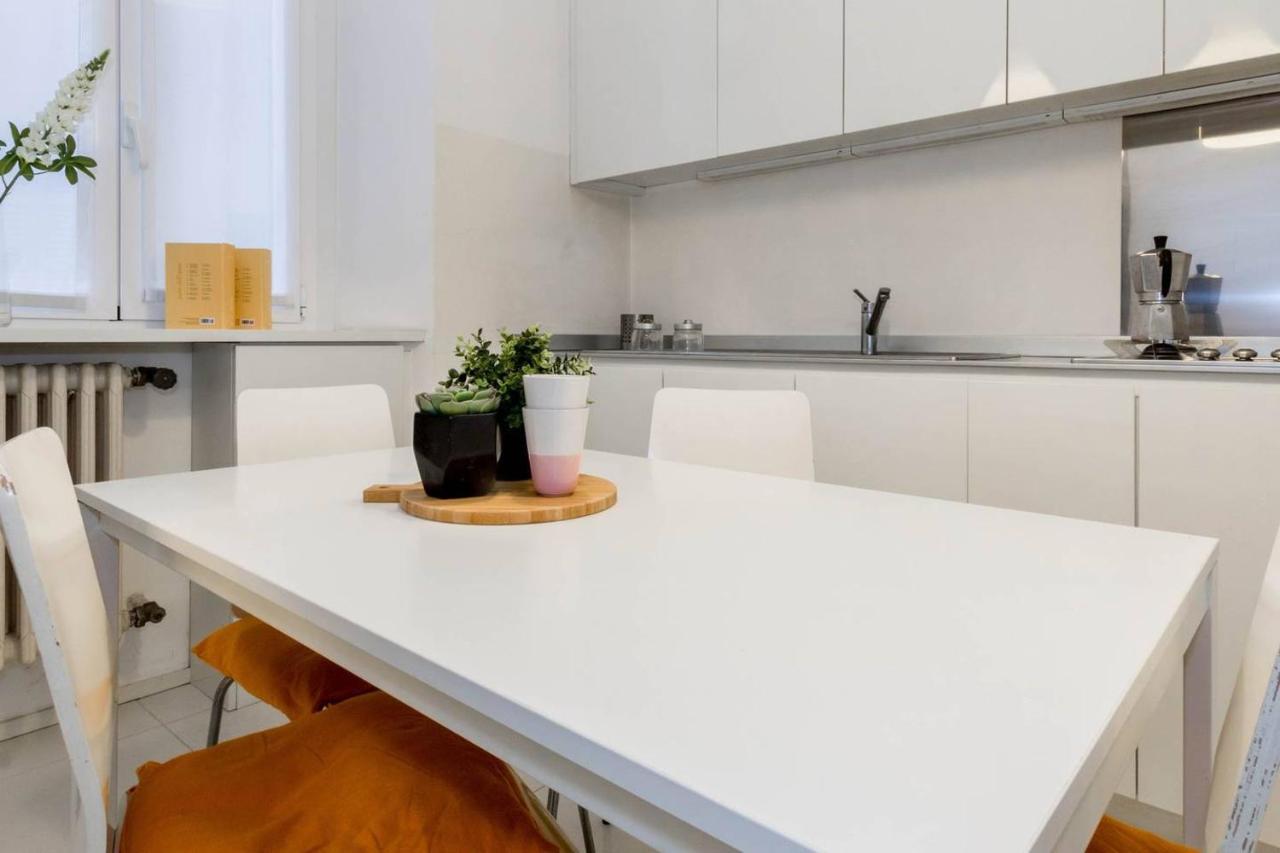 ALTIDO Darsena Apartment Milan Bagian luar foto
