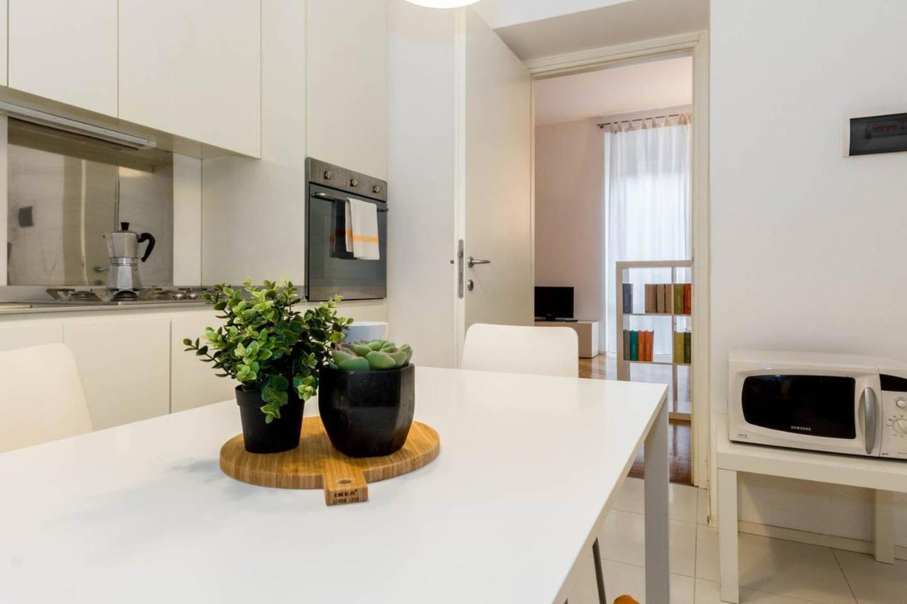 ALTIDO Darsena Apartment Milan Bagian luar foto